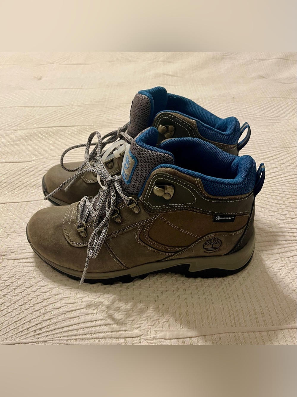 NWOT Timberland Women's Mt. Maddsen Mid Waterproof Hiking Boots